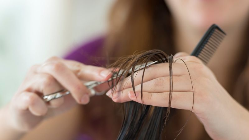 کوتاه کردن مو برای پیشگیری از موخوره