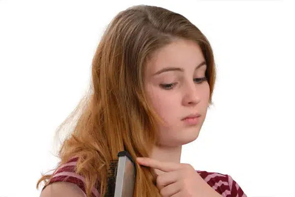 ریزش مو در نوجوانان دختر